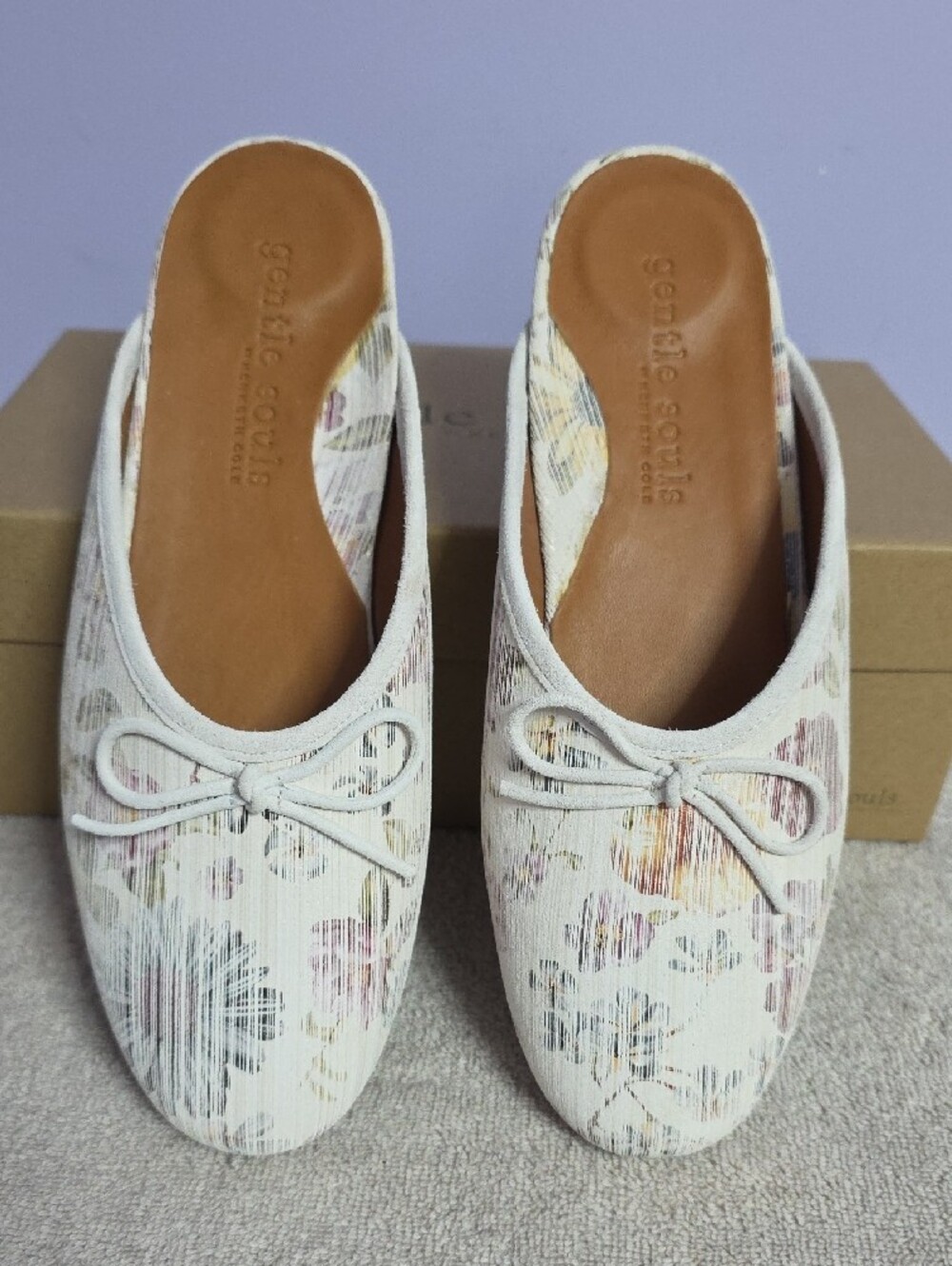 gentle souls by Kenneth Cole White Floral Bow Slip-On Mules - Picture 4 of 8